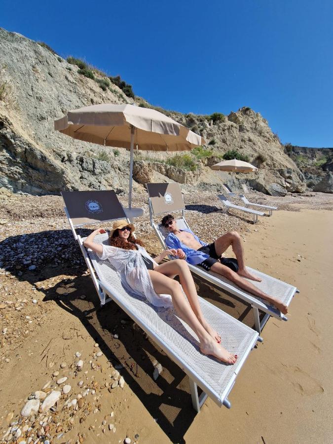 Tendu' Punta Bianca Glamping Camp Палма де Монтекиаро Екстериор снимка