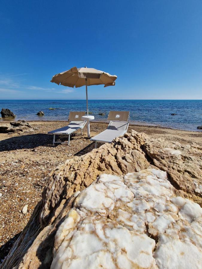 Tendu' Punta Bianca Glamping Camp Палма де Монтекиаро Екстериор снимка